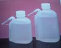 LDPE EASY FLOW SQUEEZE INTEGRAL WASH BOTTLE